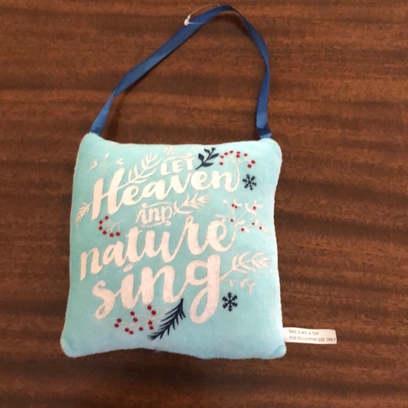 2 Christmas themed soft decorative hanging pillows - Picture 4 of 16